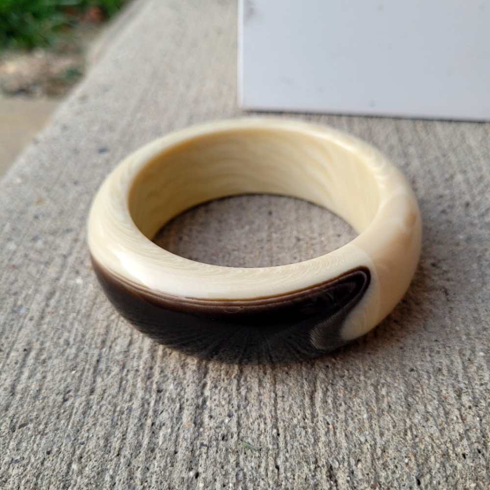 VINTAGE Resin Bangle Bracelet